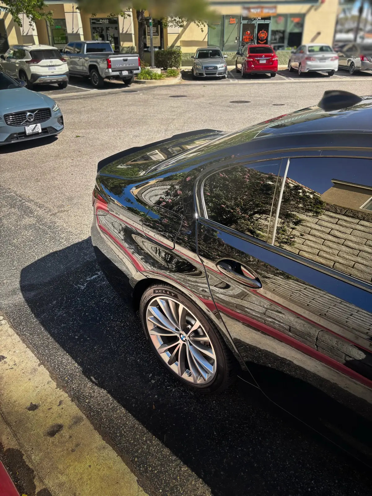 Mirror-like reflections along a corrected black flank